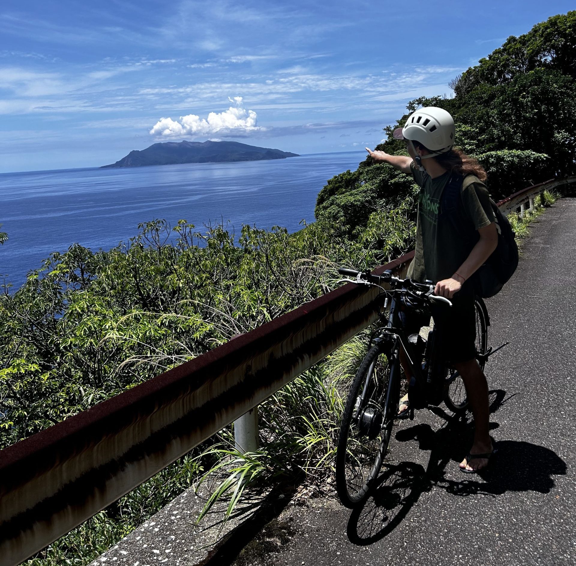 屋久島で電動自転車（e-bike）をレンタルして走るイメージ